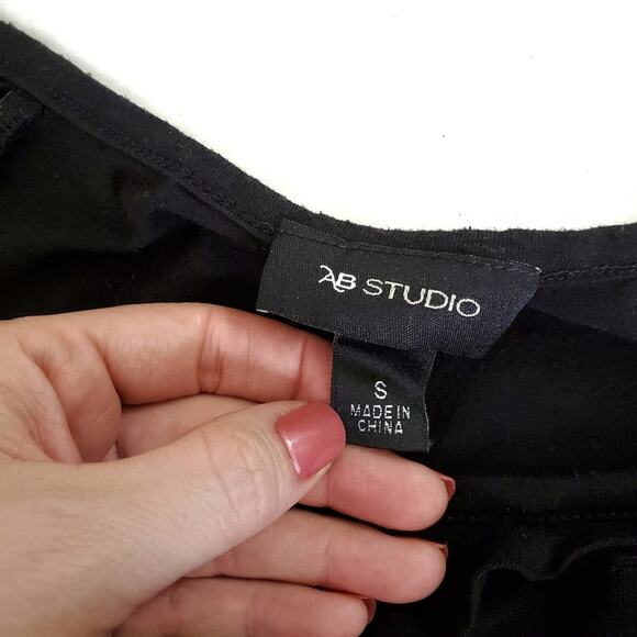 AB Studio | Diagonal Ruffle Flutter Sleeve Top - Picture 4 of 4